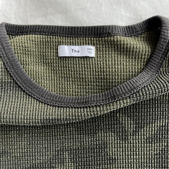 Aritzia TNA Alder Long Sleeve Waffle Tee (XXS) - Picture 3 of 4